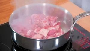 Agneau dans sauteuse