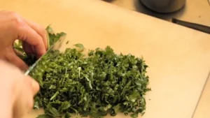 découpe des herbes
