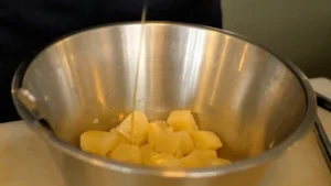 pommes de terre cuites dans un saladier